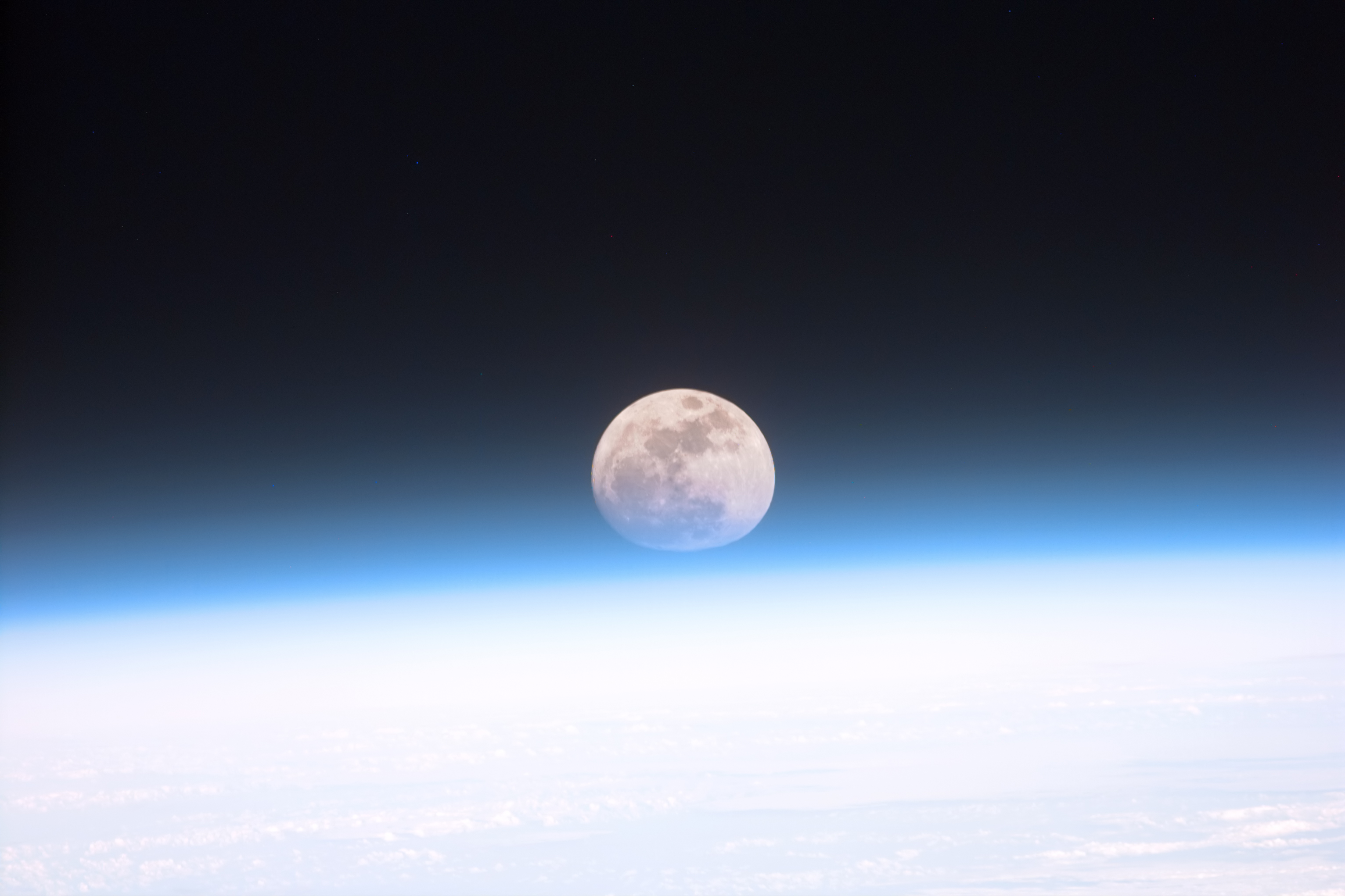 full-moon-partially-obscured-by-atmosphere-astrodicticum-simplex