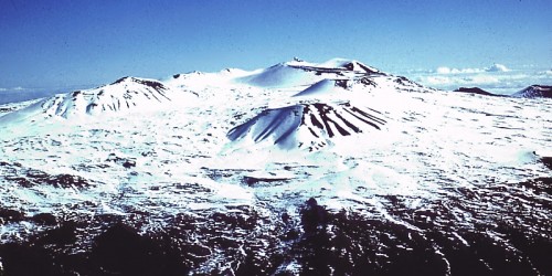 Sieht niedrig aus, ist aber der höchste Berg der Erde: Der Mauna Kea (Bild: USGS)
