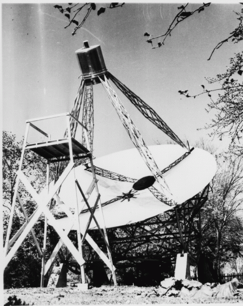 Rebers Radioteleskop aus dem Jahr 1937 (Bild: NRAO, public domain)