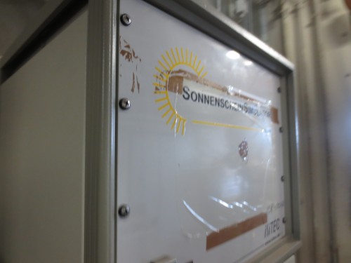 Heimlich im Vorbeigehen fotografiert: Ein "Sonnenschein-Simulator" im Keller des Alfred-Wegener-Instituts. Sicherlich Teil der großen Klimaverschwörung!!