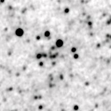 Sternhaufen in exponierter Lage: Die Aufnahme zeigt ein Negativbild; die schwarzen Punkte sind die Sterne (Bild: D. Camargo/NASA/WISE)