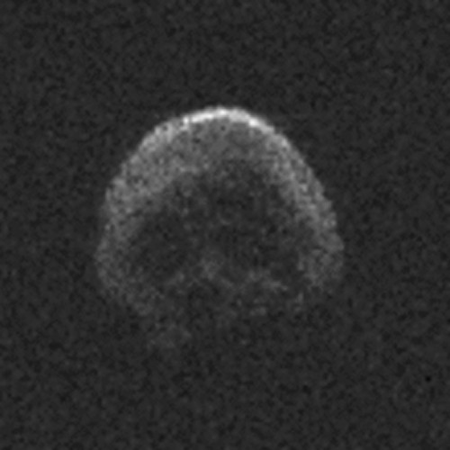 Der "Halloween"-Asteroid im Radarbild eines großen Teleskops. Mit freiem Auge sieht man nix... (Bild: NAIC-Arecibo/NSF)