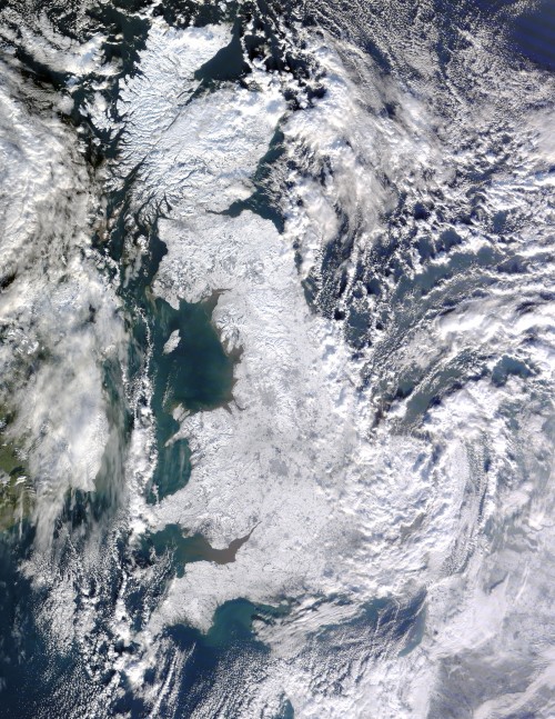 Großbritannien, mit Küste (und Schnee)(Bild: Jeff Schmaltz, MODIS Rapid Response Team, Goddard Space Flight Center)