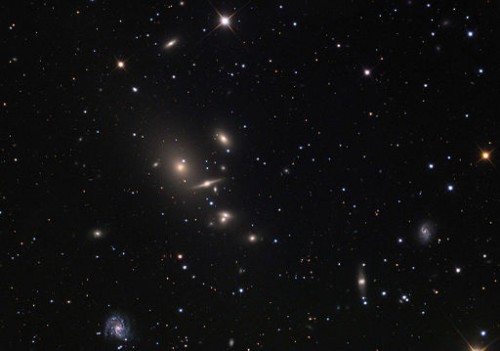 Abell 262, ein Galaxienhaufen im Sternbild Andromeda (Urheber: Adam Block/Mount Lemmon SkyCenter/University of Arizona, Creative Commons Licence 3.0)