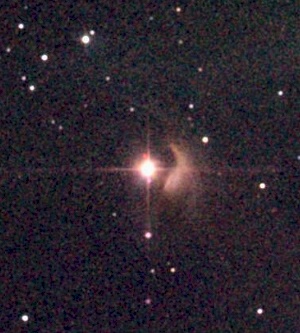 T Tauri (Mitte) und das neblige Dingens (rechts) (Bild: Public Domain)