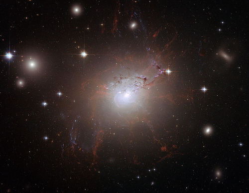 i-48942c505d53a39d8ac936b91adaec79-774px-NGC_1275_Hubble-thumb-500x387.jpg