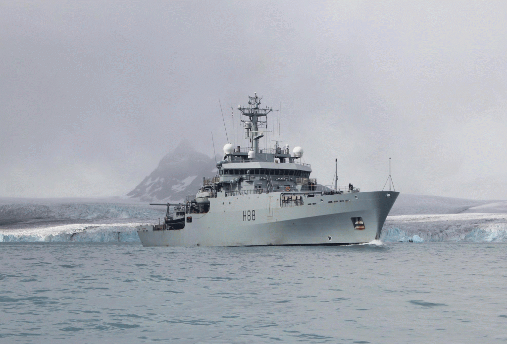 HMS ENTERPRISE vor South Georgia (-©-Crew-HMS-ENTERPRISE)