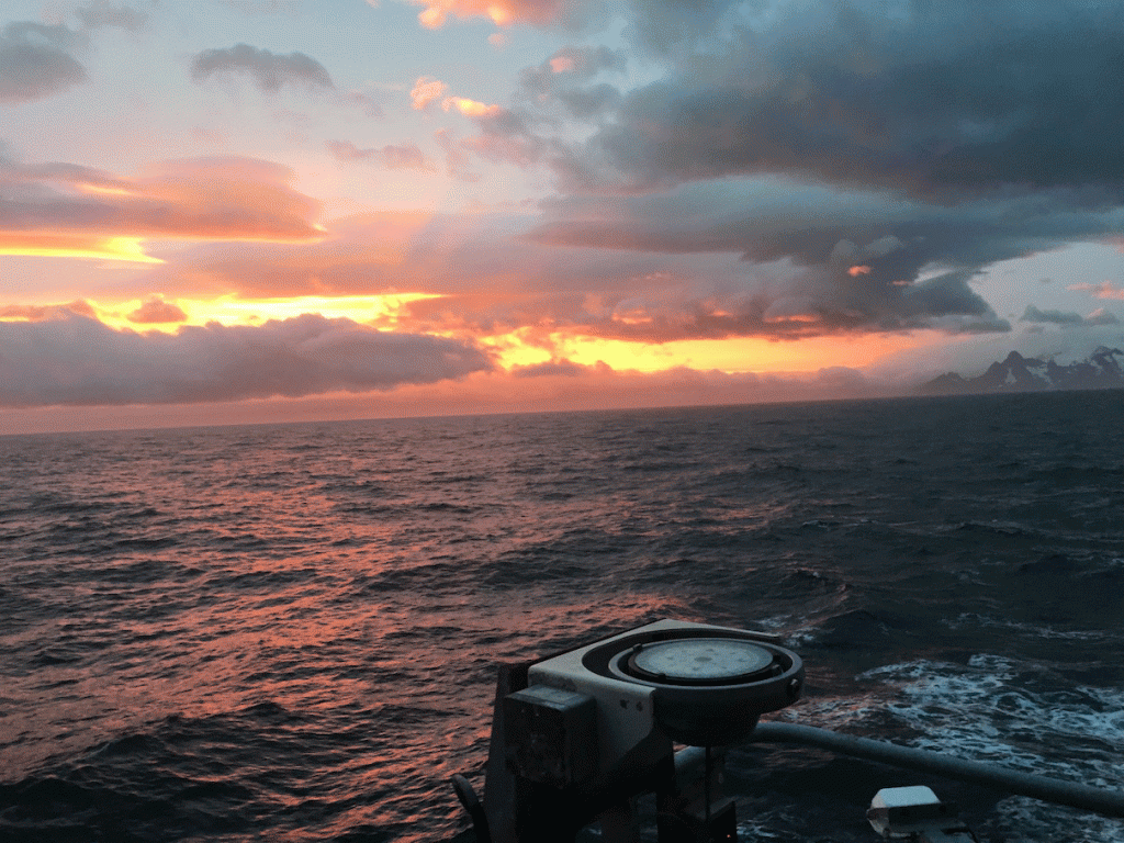 Sonnenuntergang im Südatlantik ( © Crew HMS ENTERPRISE)